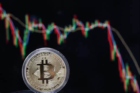 Bitcoin Sinks to $25K While Altcoins Plummet Further